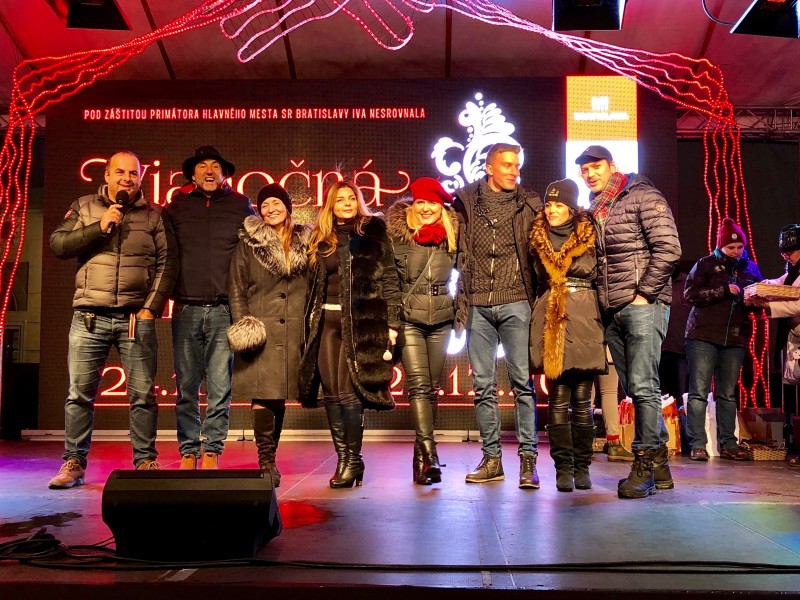 Podpora projektu Hniezda zachrany na Vianocnych trhoch. 5.decembra.2017. Bratislava.