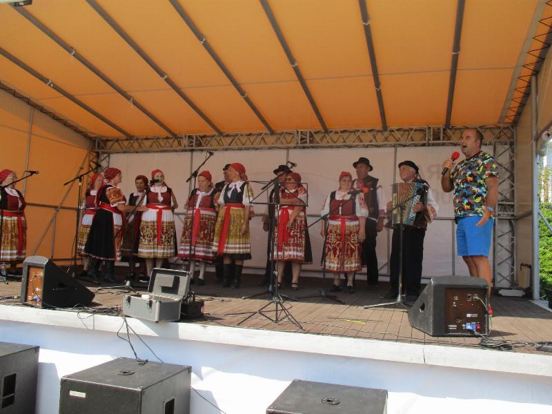 Den Slovanov na Jankovom Vršku. S ludovou hudbou Teplanka. 29.august 2019. Uhrovec.