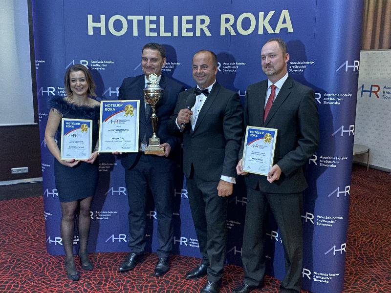 Hotelier roka 2019. Anketa Asociacie hotelov a restauracii Slovenska. Vitazom sastal Robert Toth, riaditel hotela Carlton v Bratislave. 23.oktober.2019 Zilina