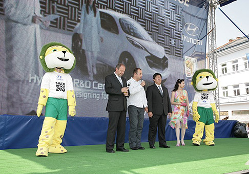 Slávnostné otvorenie Hyundai Fun Park Košice s primátorom mesta Košice Františkom Knapíkom a prezidentom Hyundai Slovakia Sukwon Kimom. 11.6.2010 Košice.