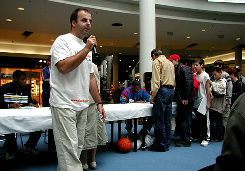 Zábavný program a autogramiáda s Harlem Globetrotters v Polus City Center, Bratislava.