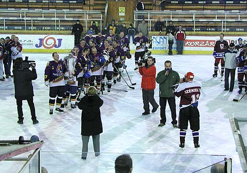 Majstrovstvá Slovenska v hokeji amatérov a veteránov v Poprade 18-21.12.2003