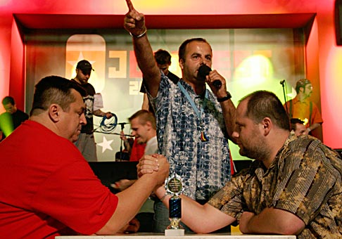 Nielen pitie piva, ale aj súboje o zaujímavé ceny sprevádzali Junifest 2006. Napríklad Armwrestling.