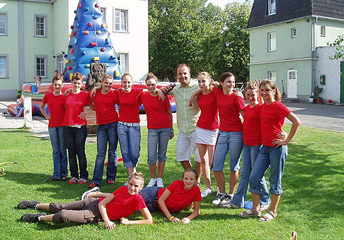 Profesionálne a milé mažoretky TINA na akcii spoločnosti Faurecia, hotel Kamila 8.7.2007