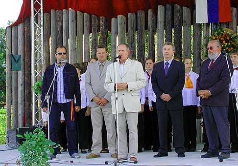 Obecný deň v Tomášove za účasti Ľuba Romana, predsedu VÚC a starostov spriatelených obcí z Rakúska a Maďarska.