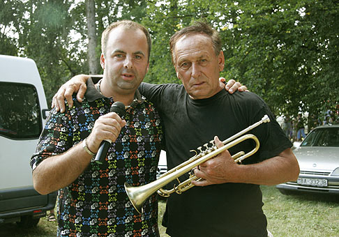 Svetoznámy jazmen a trubkár Laco Deczi. Žiar nad Hronom. 15.8.2009.